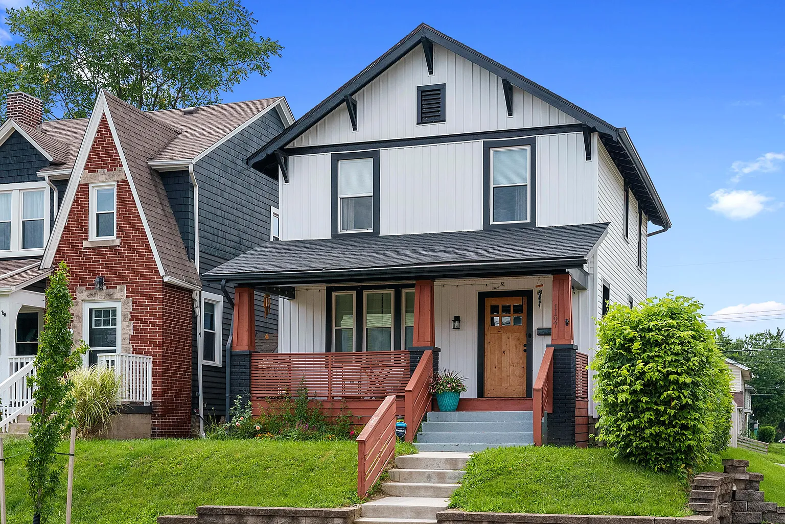 1197 Oakwood Ave photo 1