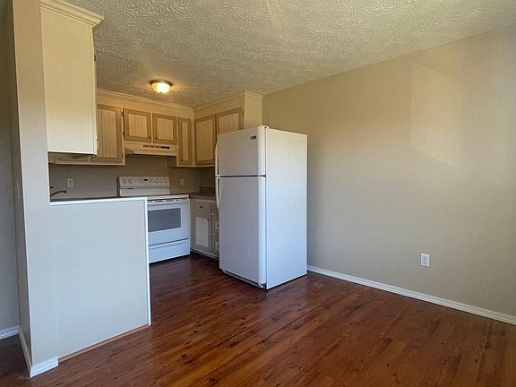 2nd image of 96 Carriage Ct