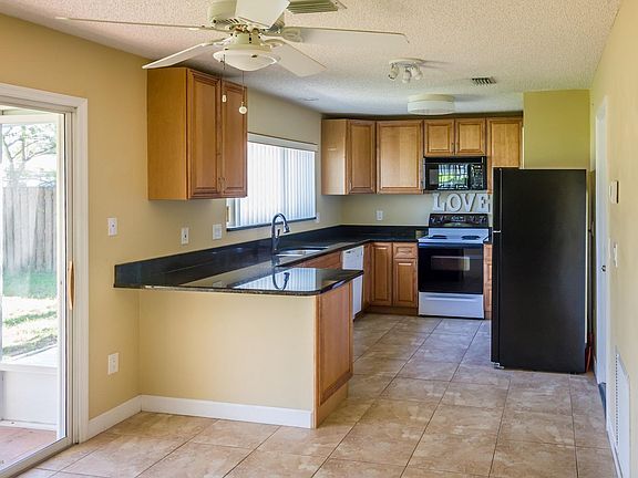4th image of 1439 California Dr