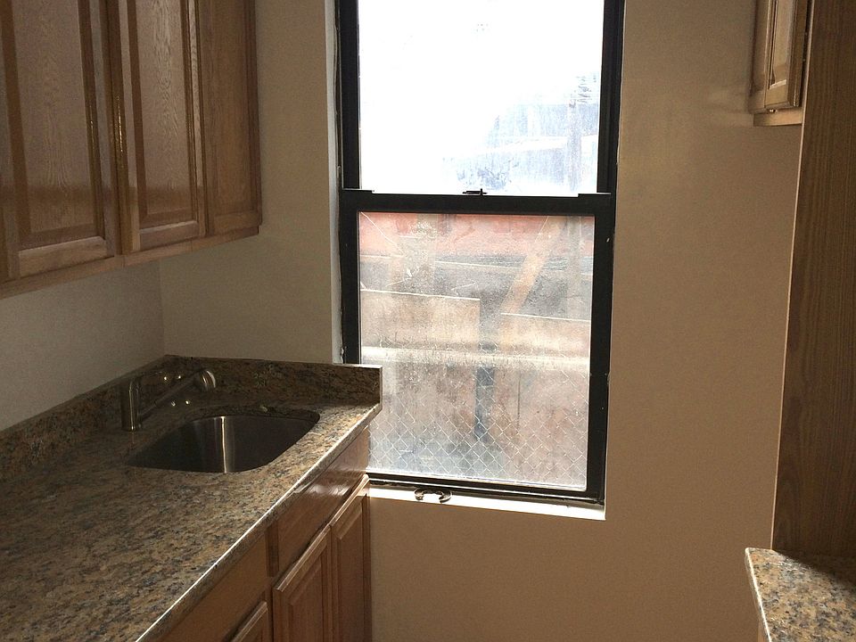 2nd image of 2815 34th St APT 4A