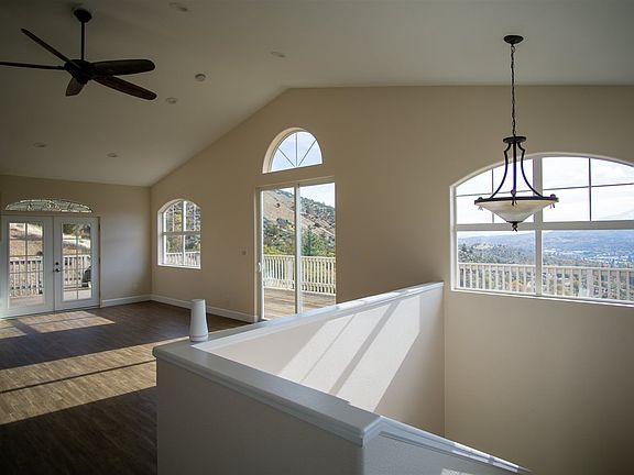 5th image of 1515 Shasta View Dr