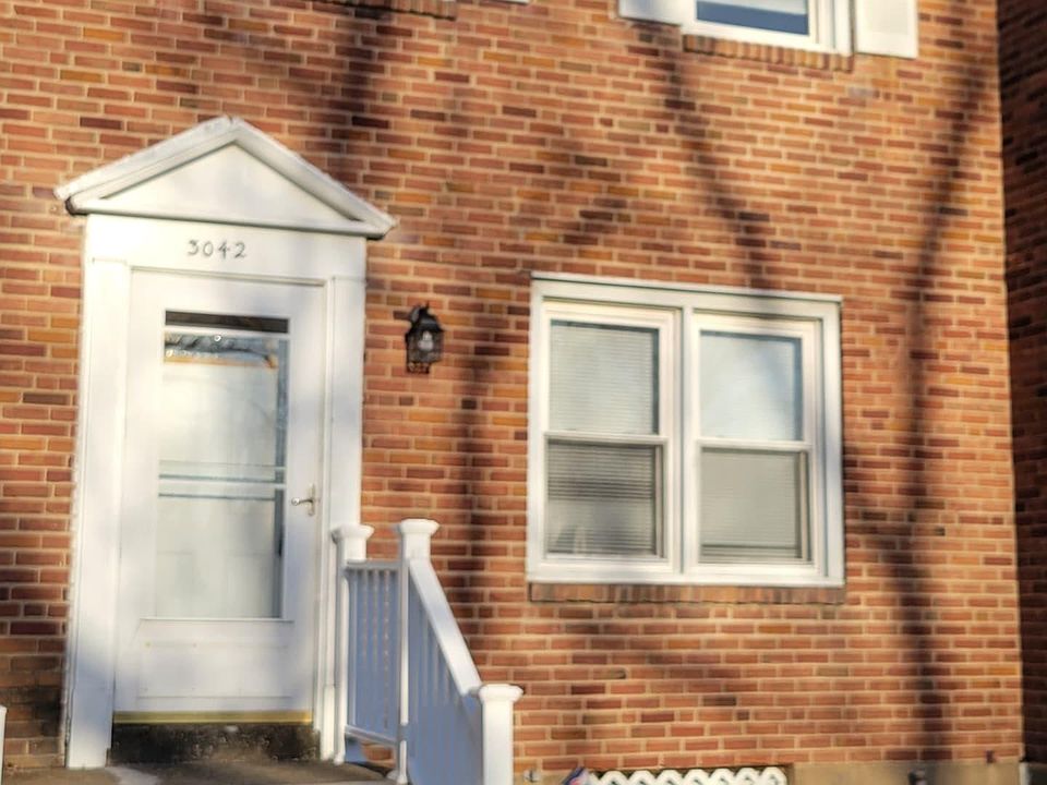 1st image of 3042 W Court Ave