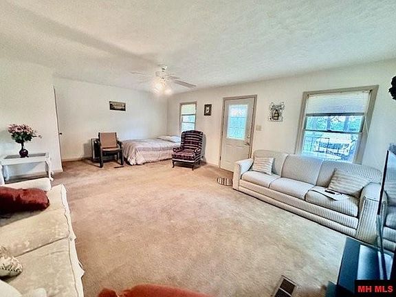 4th image of 1008 Lakeshore Rd