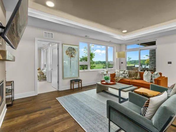 1 Hill Farm Rd #106, North Oaks, MN 55127