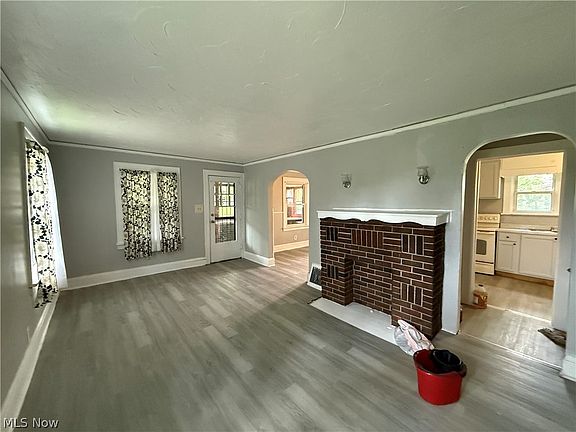 4th image of 1366 Superior Ave