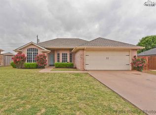 125 Stonebridge St, Burkburnett, TX 76354