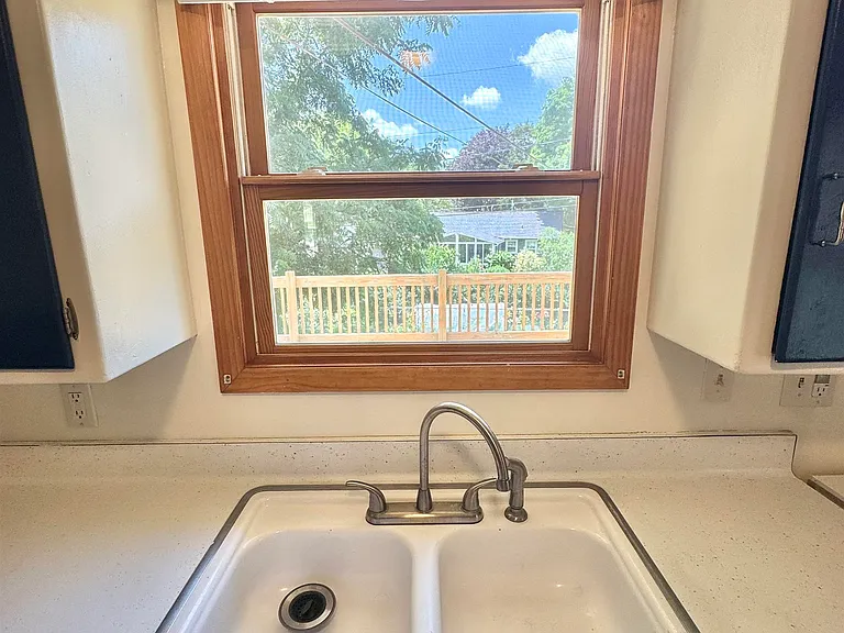 222 S Midvale Blvd — Photo 15