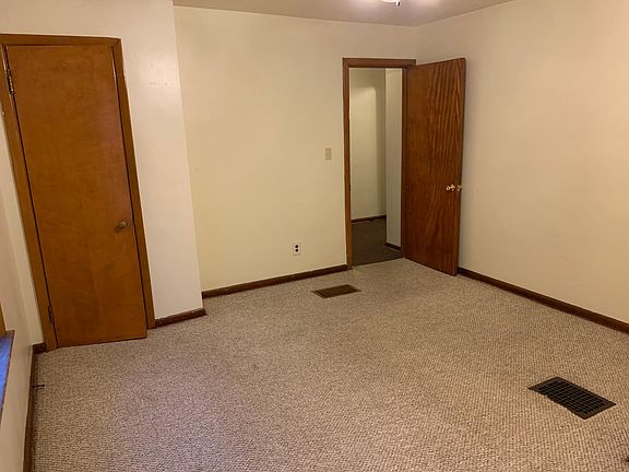 5th image of 1951 E 123rd St APT 3