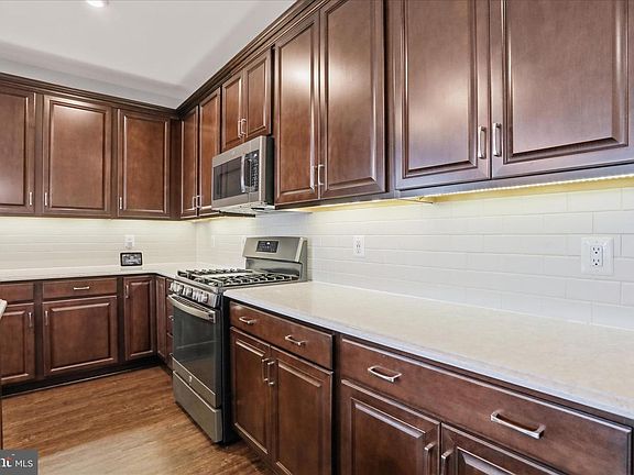 4th image of 12700 Wallace Ct