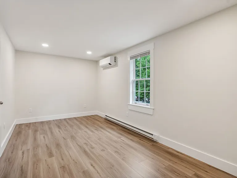 1393 Portland Rd #B — Photo 10