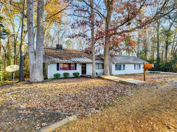 216 Tabor St, Central, SC 29630