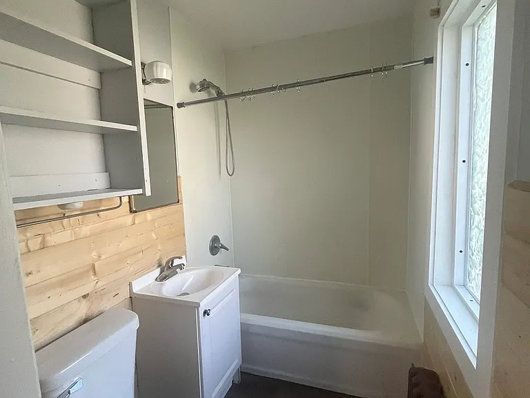 223 N 8th St #2 — Photo 9