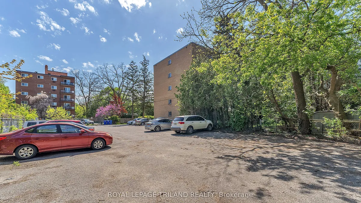 Building Photo - 104 Devonshire Ave #204