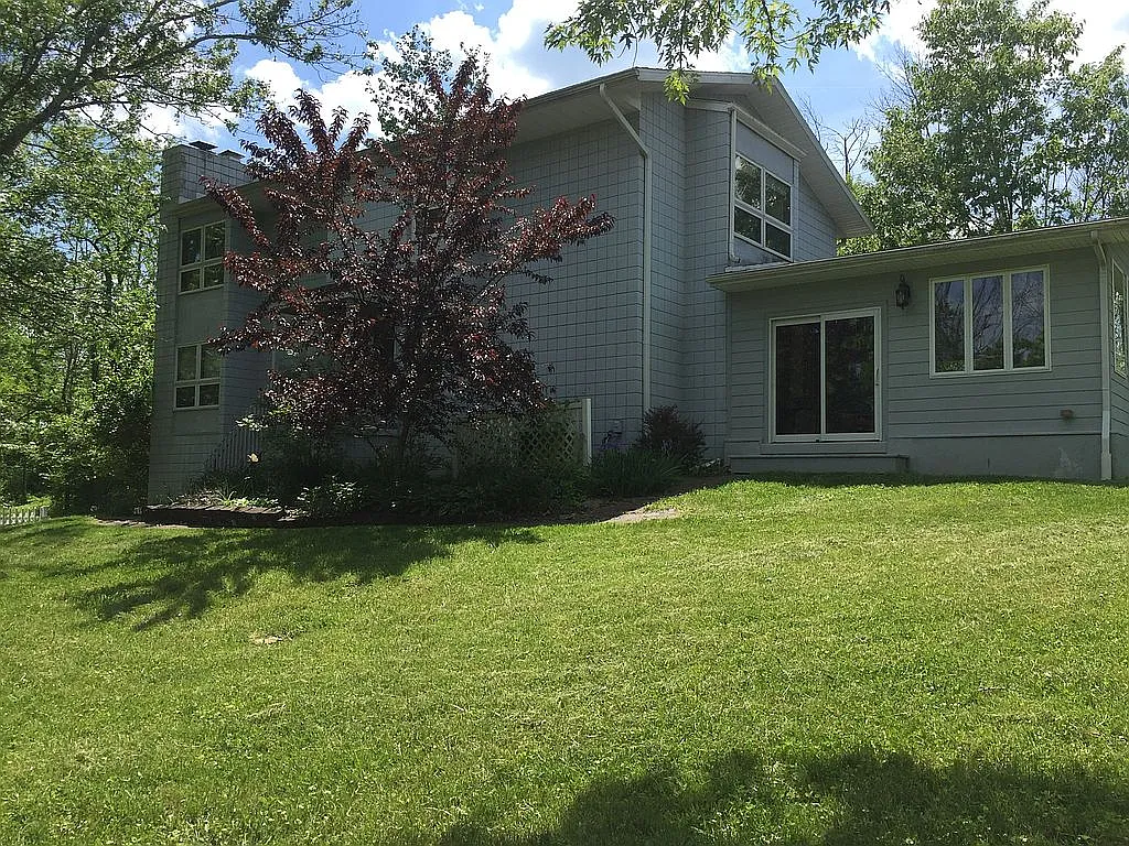 6005 Crestview Dr photo 1