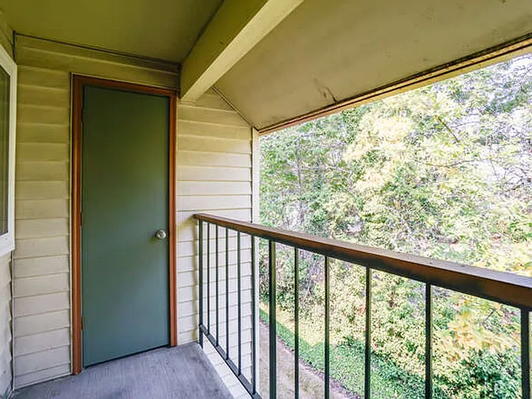 Sussex Village Apartments — Photo 44