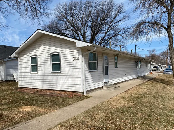 312 4th St #2, Milford, NE 68405