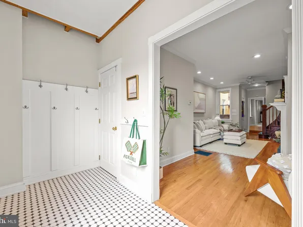 2122 Fleet St, Baltimore, MD 21231