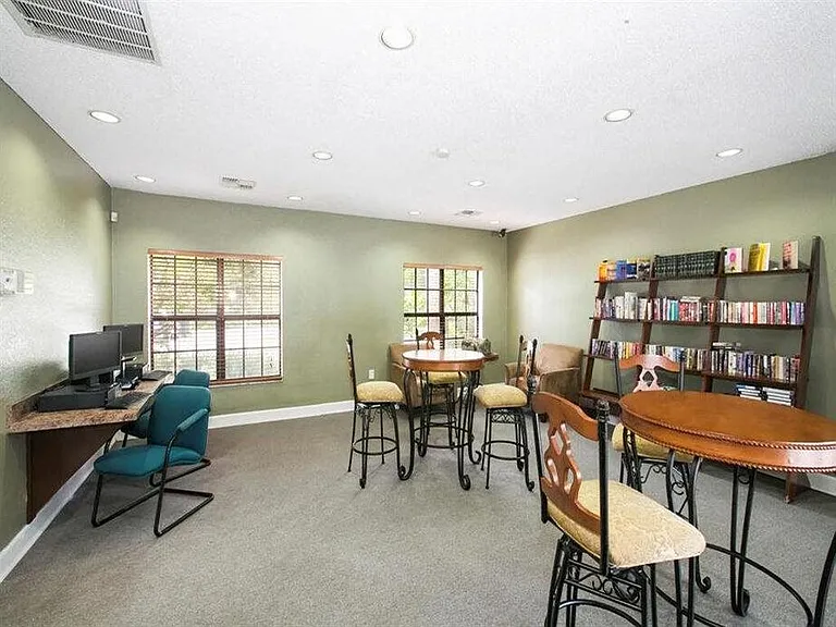 Castle Woods Apartments — Photo 9