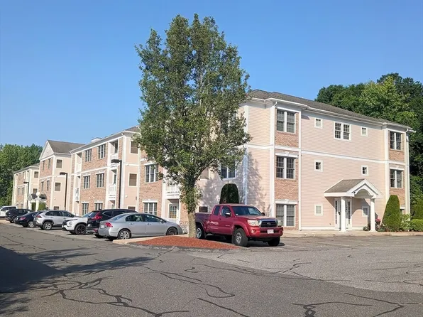 1 Millbrook Ln APT 111, Wakefield, MA 01880