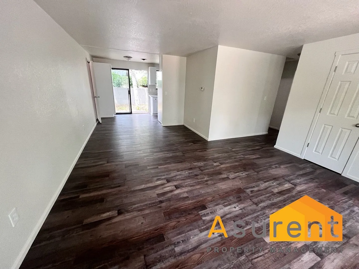 Fully Remodeled Duplex Available Soon! — Photo 4