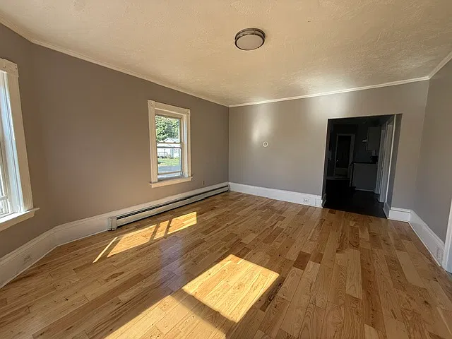 3 bed, 1100 sqft, $2,200 — Photo 3