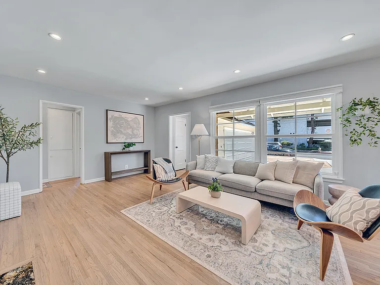 14527 Addison St — Photo 8