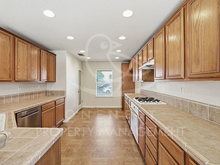 1368 Paddington Way — Photo 10
