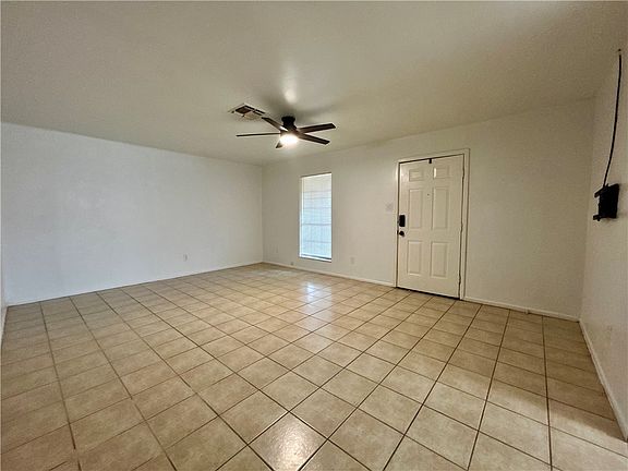 4th image of 2350 Palm Dr