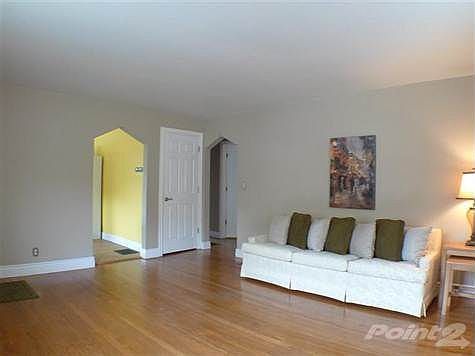 5th image of 905 Highland Ave