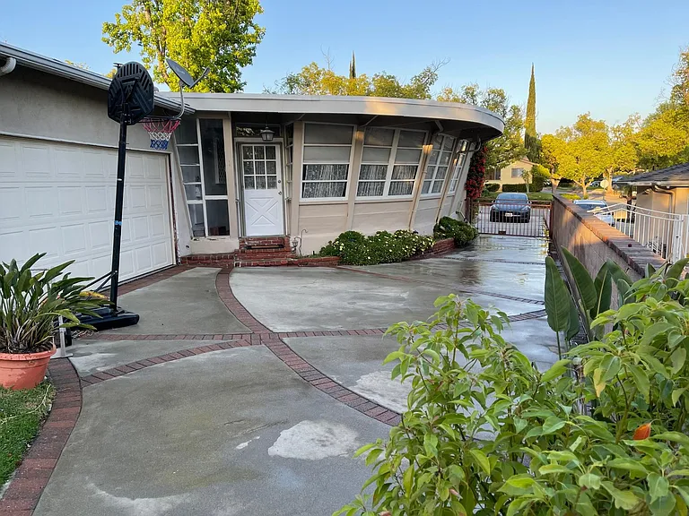 1085 Riviera Dr — Photo 21