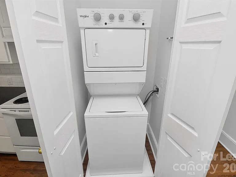 906 S York St — Photo 8