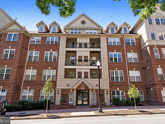 2nd image of 2330 14th St N APT 204