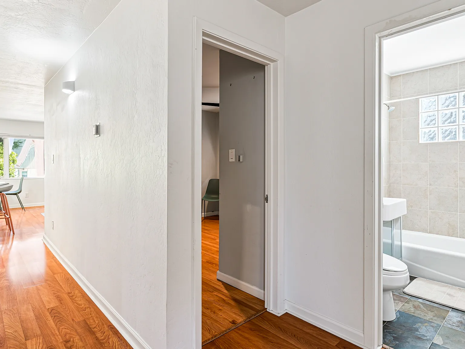 1423 Walnut Street, Unit 4 - 4 — Photo 3