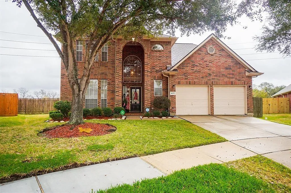 4 bed, 2.5 bath, 2596 sqft, $2,600 — Photo 1