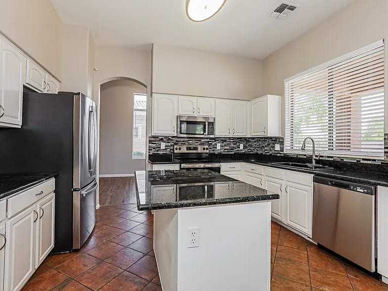 4091 E Carriage Way — Photo 7