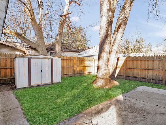 3rd image of 3041 Effie Pl NE