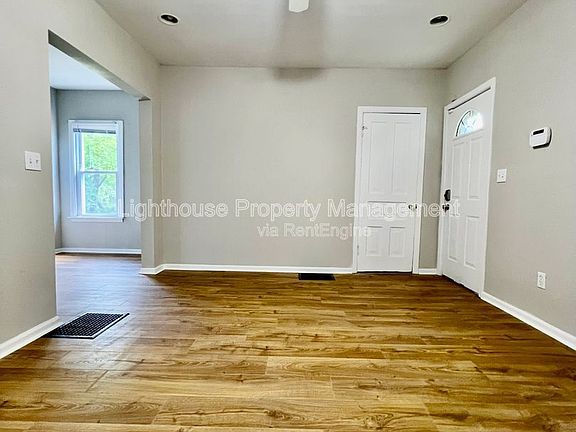 5th image of 708 Elizabeth St