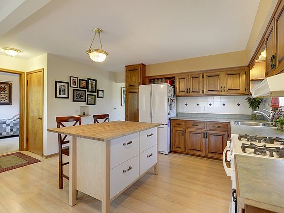 5th image of 2612 27th Ave NE