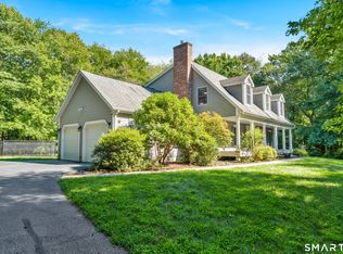 14 Spinnaker Rd, Waterford, CT 06385