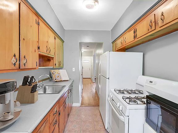 3rd image of 1484 Needham Ave