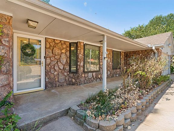 4th image of 4104 Redbud Ln
