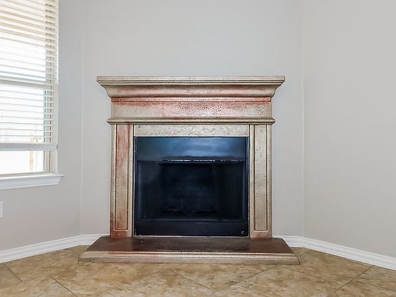 3rd image of 1913 Chimney Dr