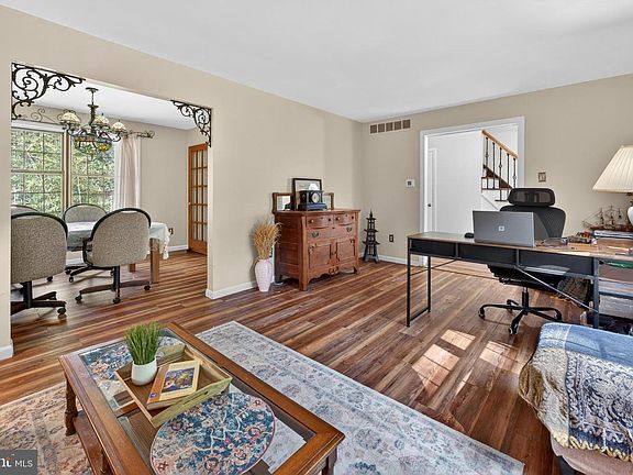 5th image of 57 Red Oak Dr