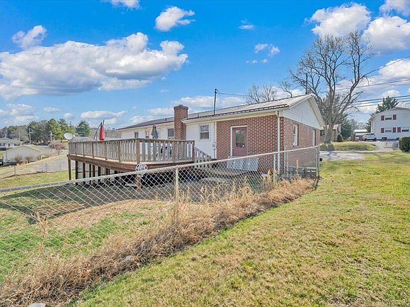 5th image of 1111 Curve Rd