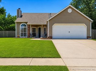 1910 S Fir Pl, Broken Arrow, OK 74012