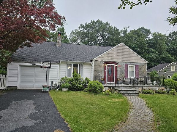 34 Round Lake Ave