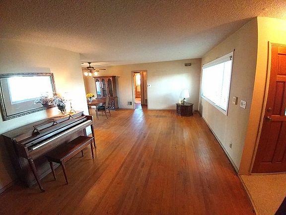 5th image of 16711 Kinzie St