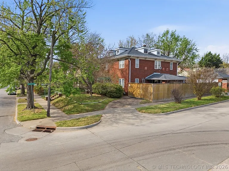 1302 S Elwood Ave — Photo 8