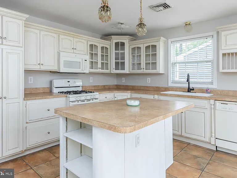 1304 Clearbrook Ave — Photo 4