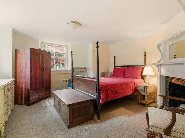 56 Bateman Ave #1, Newport, RI 02840